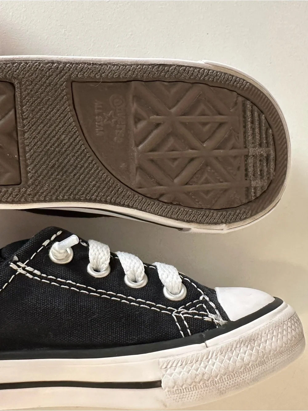 Converse Kids Black Low Top Sneakers Size 6